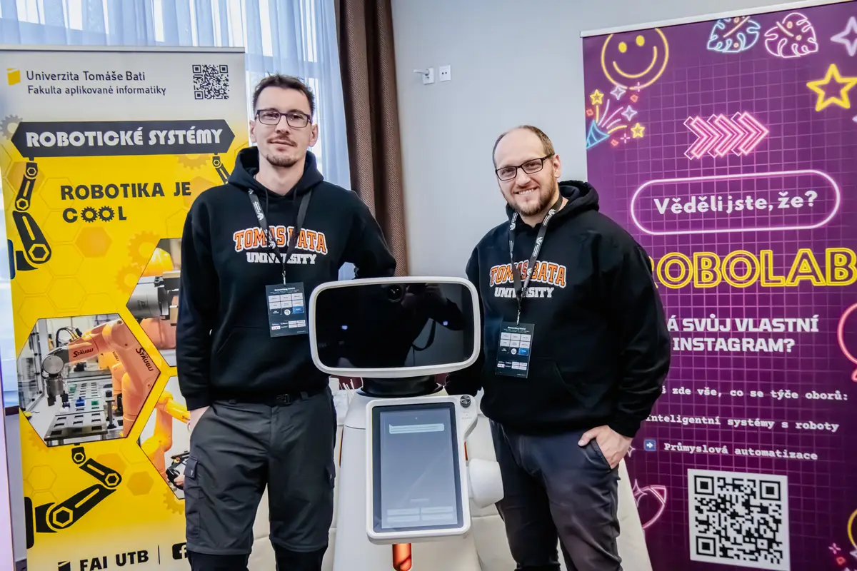 Stánek UTB FAI s robotem Orbi