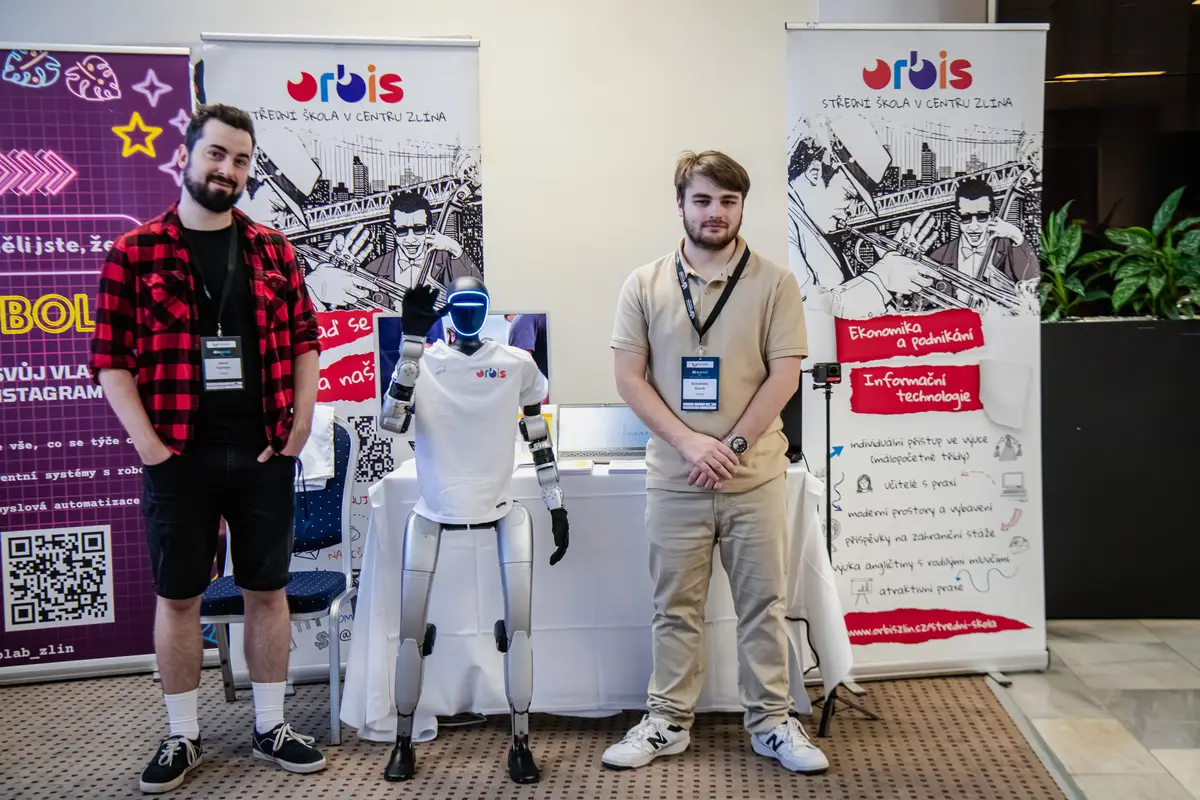 Humanoidní robot Orbi v demo zóně