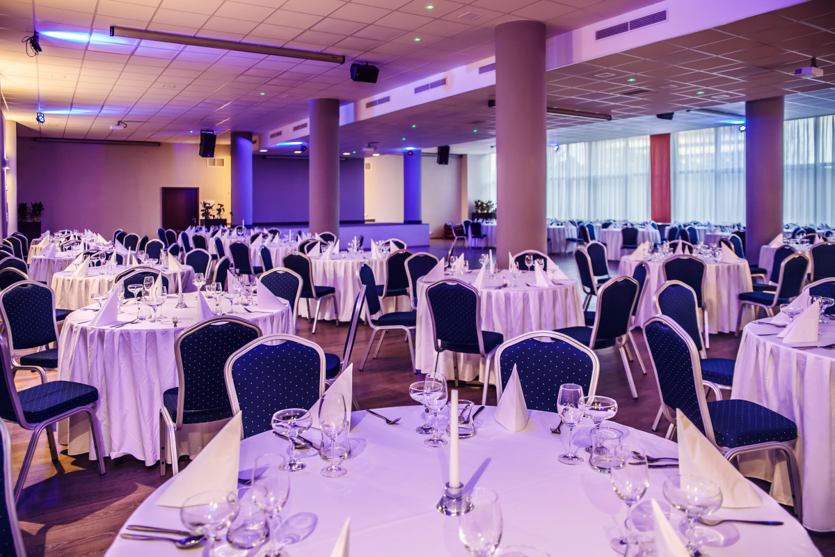 Sál — banketové uspořádání